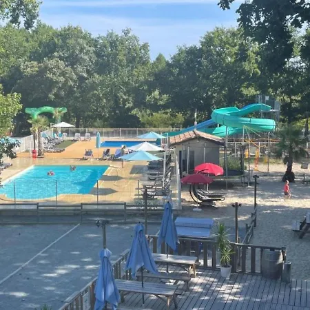 מלון Camping Les Franquettes Grayan-et-l'Hopital